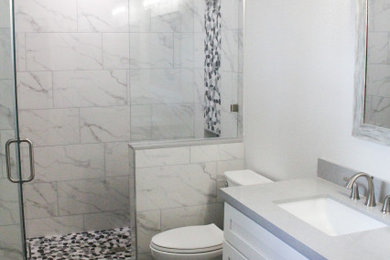 Example of a transitional home design design in Phoenix