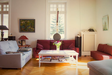 Photo of a traditional family room in Hamburg.