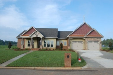 Example of an arts and crafts home design design in Birmingham