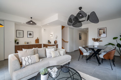 Cette image montre un salon design.