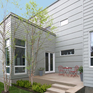 ヒューストンの小さいモダンスタイルのおしゃれな横庭のテラス (日よけなし、スタンプコンクリート舗装) の写真