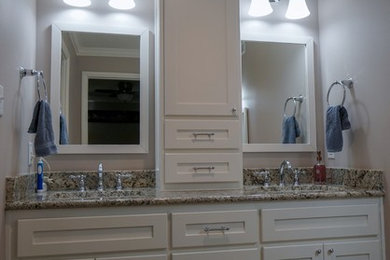 Bathroom - transitional bathroom idea in Dallas