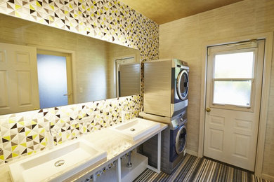 大阪にある北欧スタイルのおしゃれなトイレ・洗面所の写真