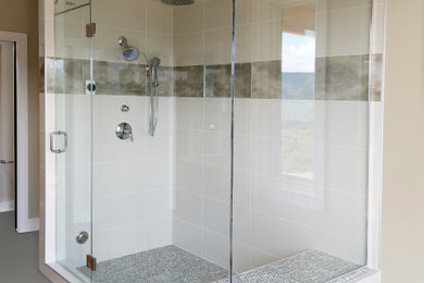 Foto de cuarto de baño principal minimalista grande