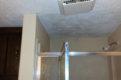 Example of a transitional home design design in Minneapolis
