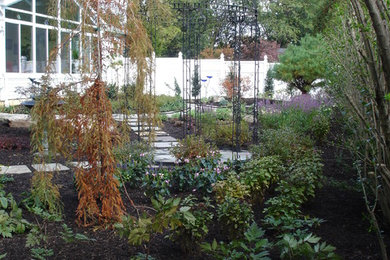 Design ideas for a mid-sized traditional partial sun front yard stone landscaping in New York for summer.