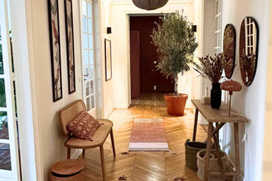Parisian Flat - Hallway and cloakroom