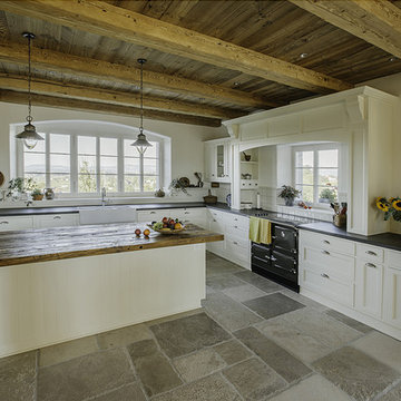 Landhausküche in schweizer Bauernhaus