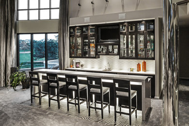 This is an example of a transitional home bar in Grand Rapids.