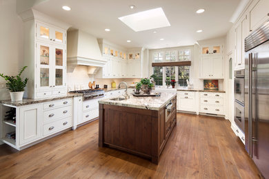 Kitchen - mid-sized u-shaped kitchen idea in Santa Barbara