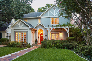 Mid-sized minimalist gray two-story stucco house exterior photo with a shingle roof