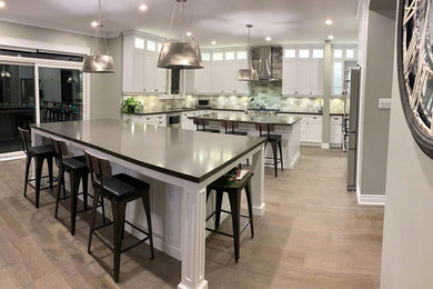 Kitchen photo in Toronto