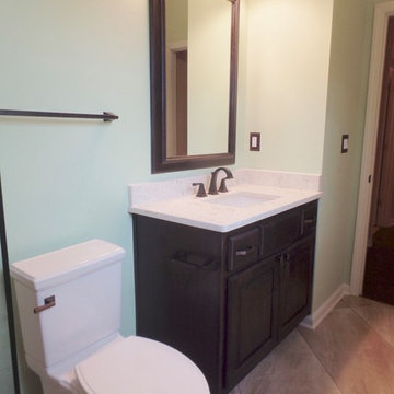 Shady Elm Hall Bathroom