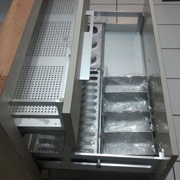 CONTEMPORARY KITCHEN