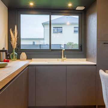 Création dune cuisine ouverte avec coin repas dans un pavillon contemporrain