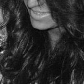Nevine Akls foto