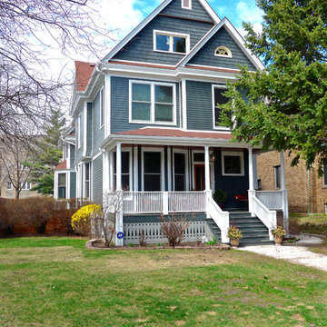 Victorian Style Home - Chicago, IL in James Hardie Siding & Trim