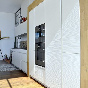 Cocina Leicht Strato A nieve con Xylo Roble envejecido natural