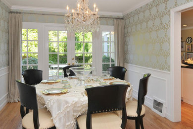 Example of a classic dining room design in San Francisco
