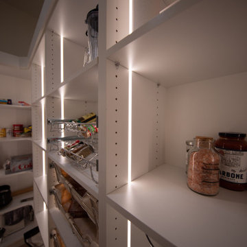 Luxury Desert Retreat - Pantry