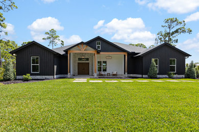 Inspiration for a country exterior home remodel in Orlando