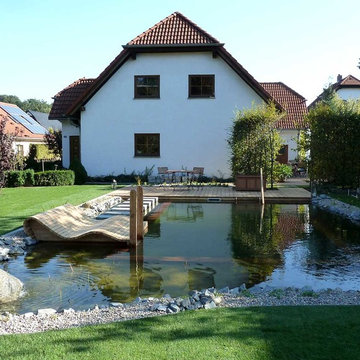 Hausgarten mit Schwimmteich
