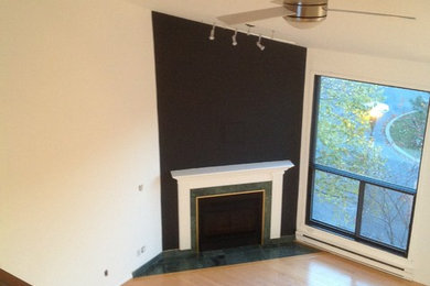 Inspiration for a modern living room remodel in Montreal