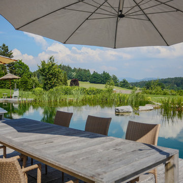 Swimming-Teich in den Bergen