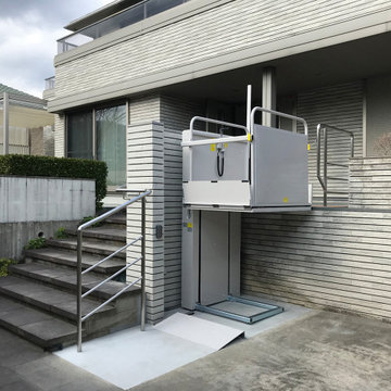 車いす用 電動昇降機(上階)