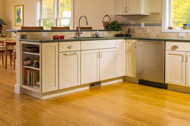 Kitchen - kitchen idea in New York