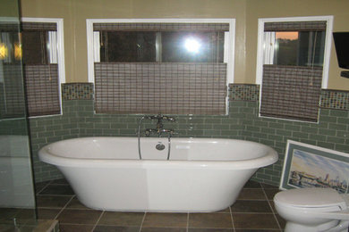 Inspiration for a timeless bathroom remodel in Los Angeles