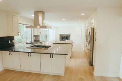 Minimalist kitchen photo in Seattle
