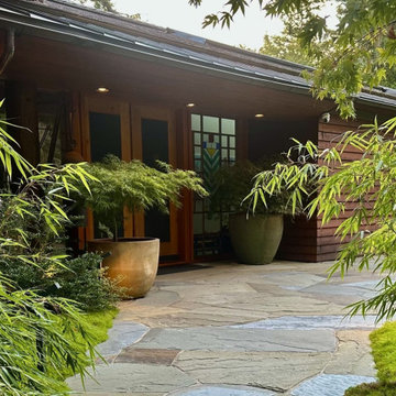Bowen Island :  "Homage to Aker" (Guardian of entrances)
