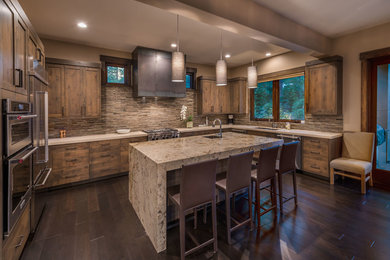 Large minimalist kitchen photo in Sacramento