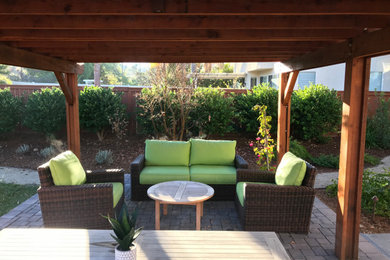 Design ideas for a traditional landscaping in San Diego.