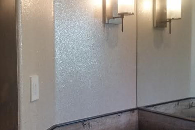Foto de cuarto de baño único minimalista con puertas de armario grises, paredes grises, lavabo integrado, encimera de cemento, encimeras grises y papel pintado