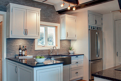 Elegant kitchen photo in Montreal