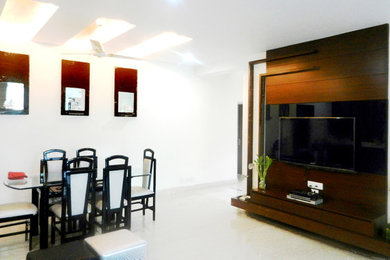 Inspiration for a contemporary home design remodel in Delhi