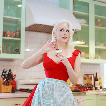 Retro Kitchen Remodel: Photoshoot With Model