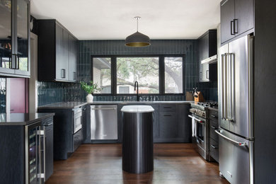 Kitchen - modern kitchen idea in Austin