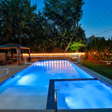 Northbrook, IL Rectilinear Pool with Interior Hot Tub