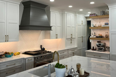 Kitchen - kitchen idea in Chicago
