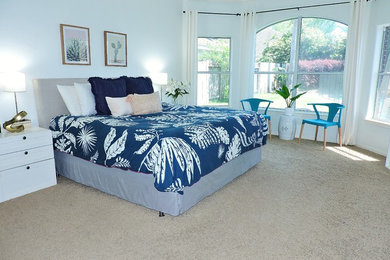 Bedroom - modern bedroom idea in Houston