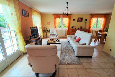 Minimalist home design photo in Reims