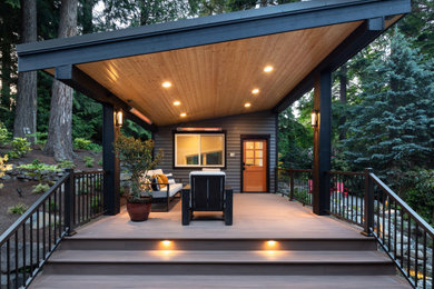 Inspiration for a transitional deck remodel in Seattle
