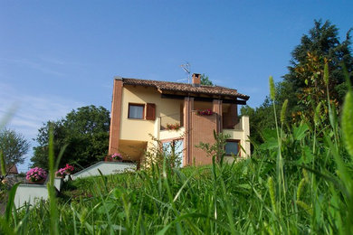 Esempio della facciata di una casa country