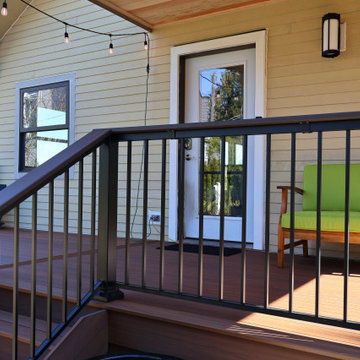 Composite deck with aluminum railing – Seattle