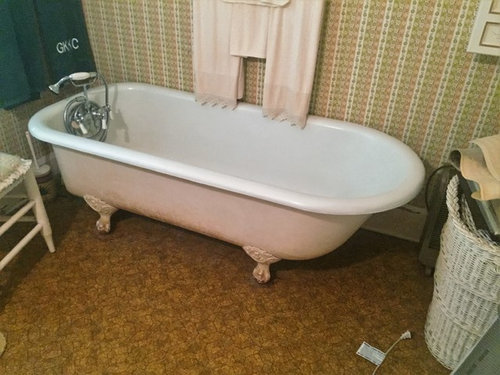 old fashioned claw foot bathtub