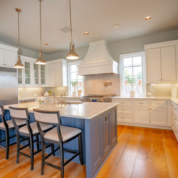 Open-Concept Kitchen and Great Room with Rustic Charm and Contemporary Elegance