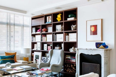 This is an example of an eclectic living room in Madrid.